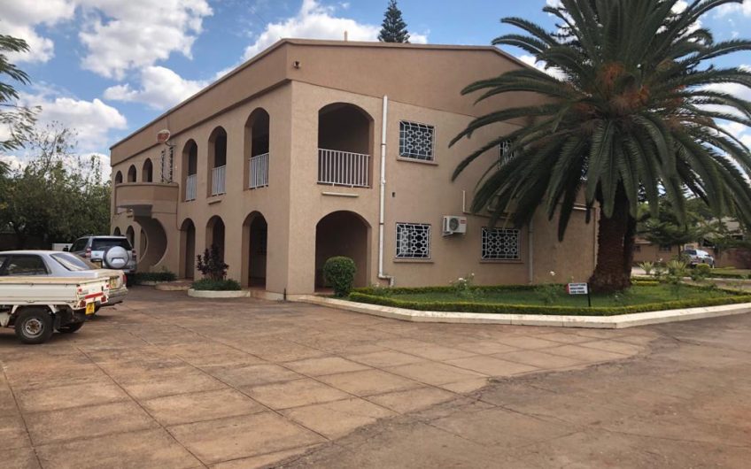 9 bedroomed house with swimming pool for rent could be used as offices